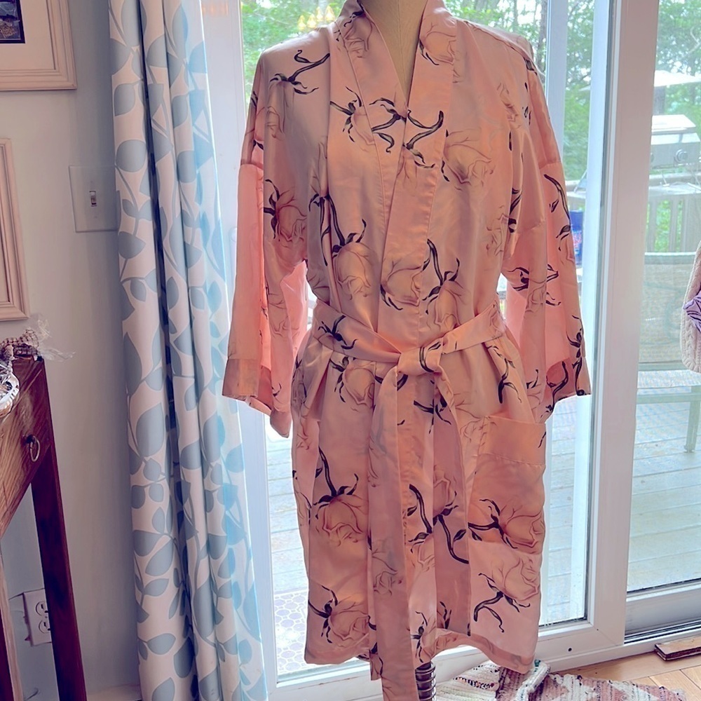 Opulent Pink Floral Rose Kimono Sytle Satiny Wrap Robe OS